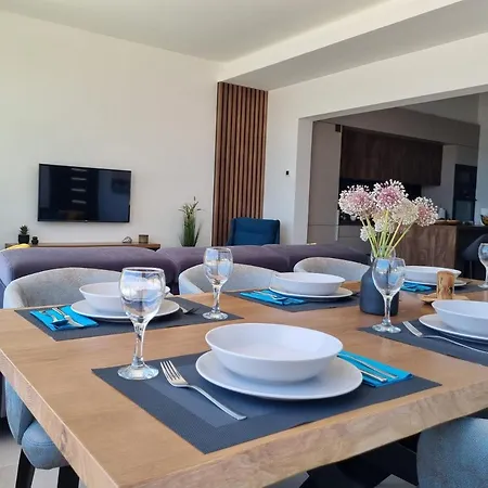 House Nataly Nyaraló