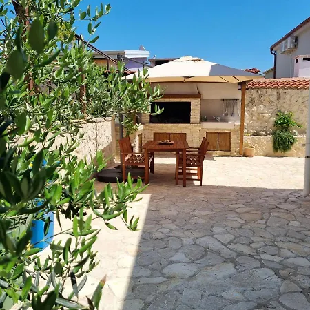 House Nataly Nyaraló *